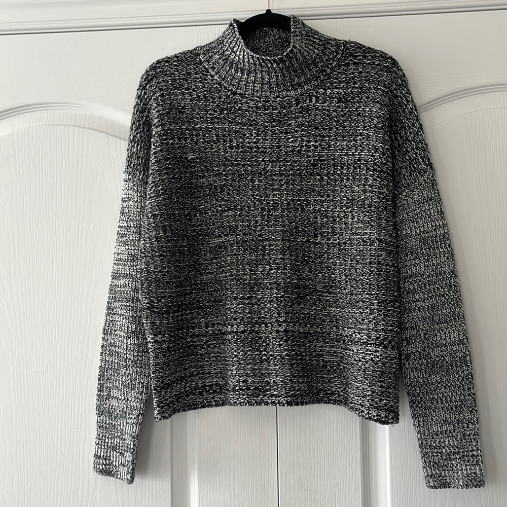 John + Jenn Black and White Marled Turtleneck Sweater
